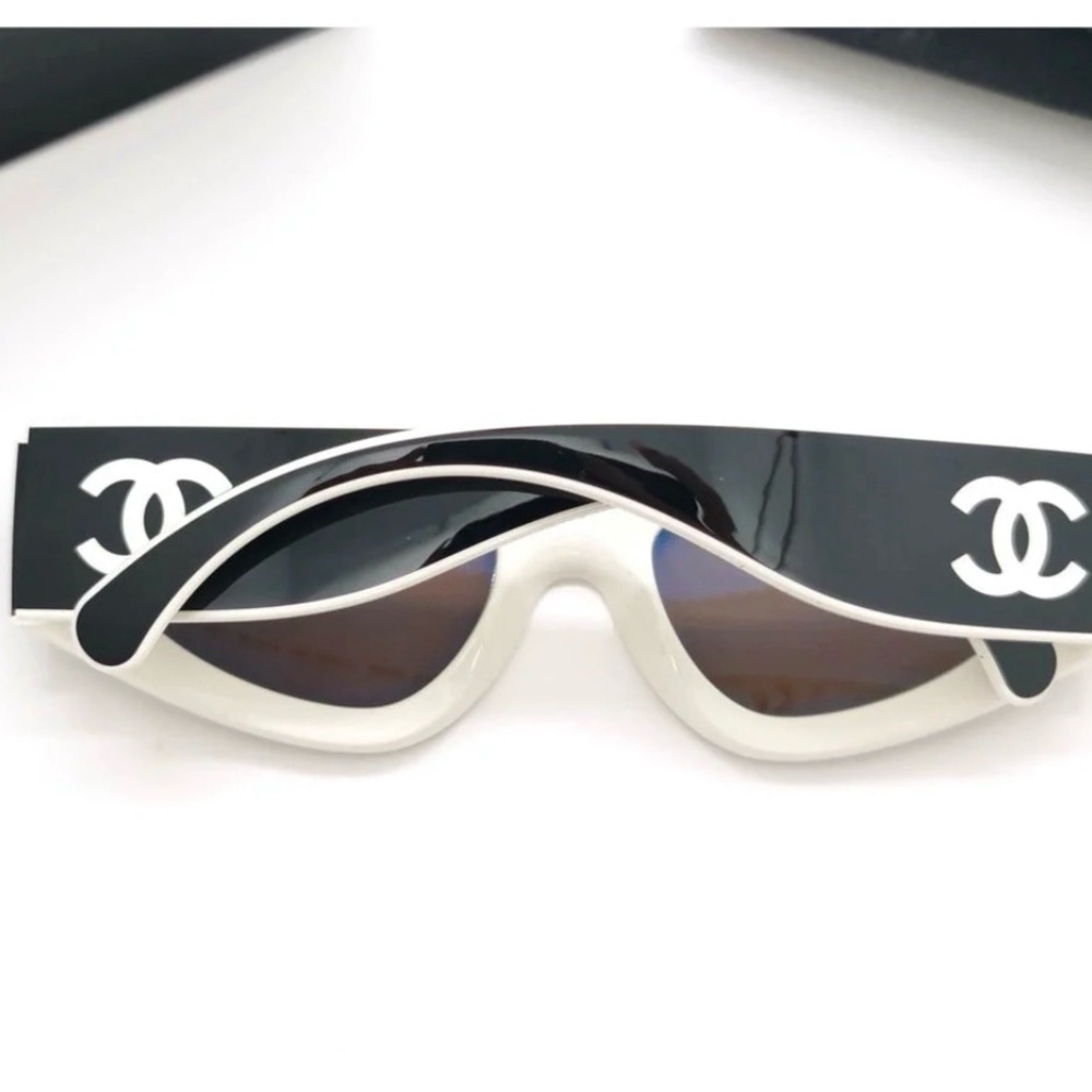 CHANEL Monochrome Sunglasses